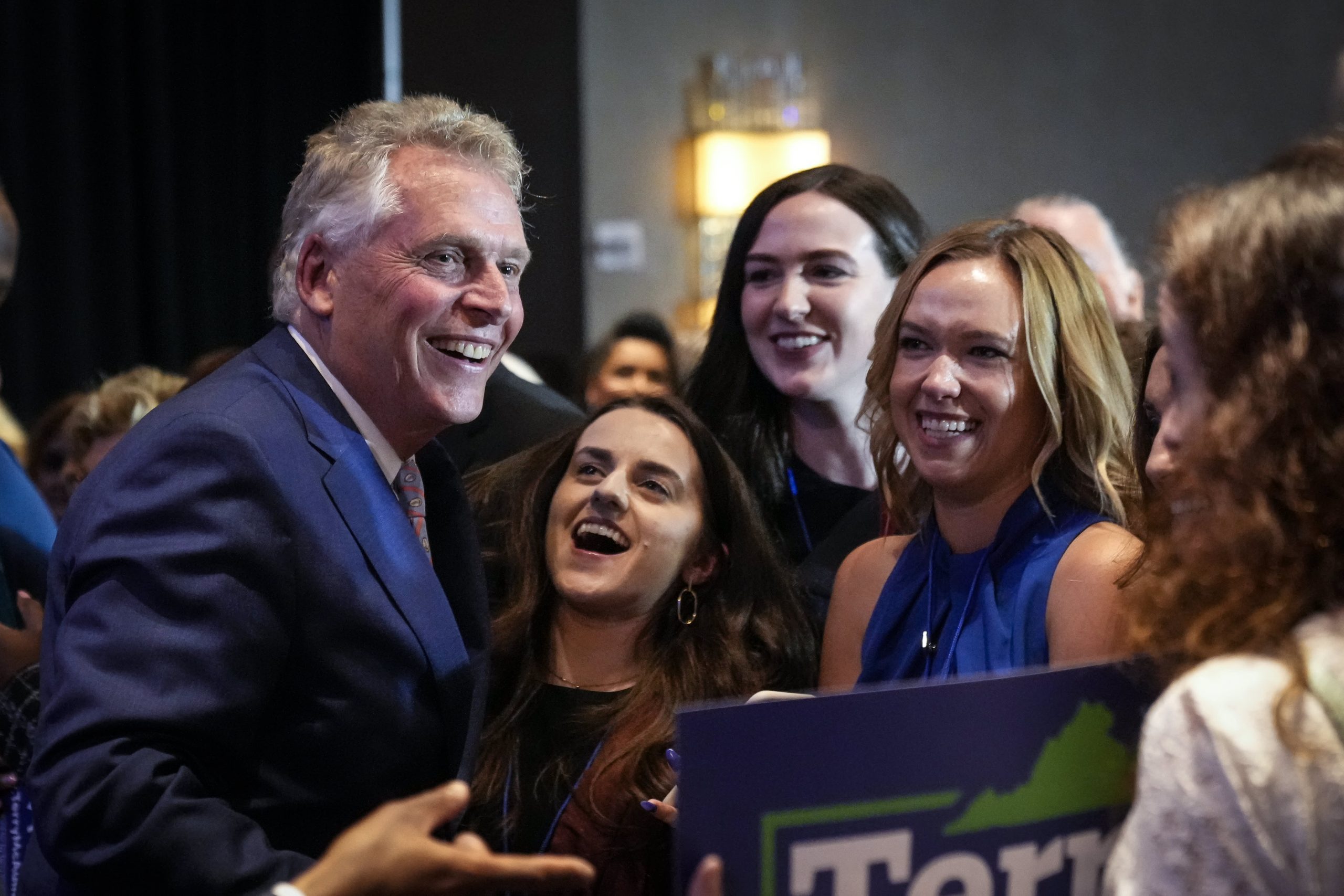 Terry McAuliffe va a Nueva York para recaudar dinero en efectivo para la campaña de gobernador de Virginia