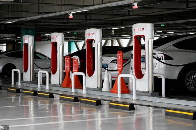 Según los informes, Tesla comenzará a permitir que otros fabricantes de automóviles usen su red Supercharger en 2022