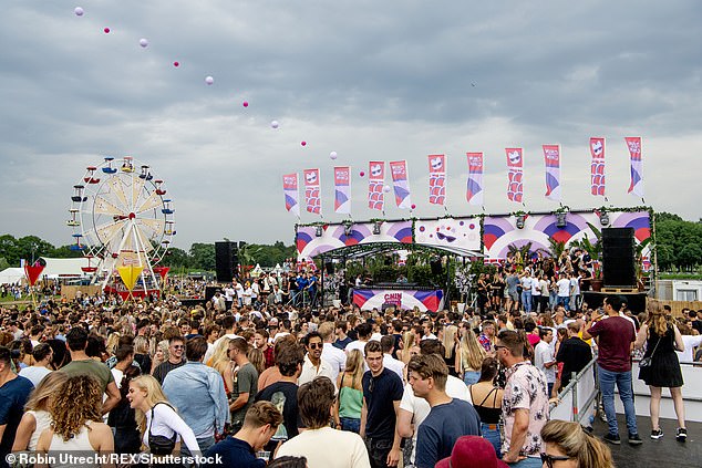 Al menos 1,000 personas han sido infectadas con Covid-19 después de asistir a un Festival al aire libre de Verknipt 'libre de coronavirus' en Utrecht, Holanda a principios de julio (en la foto, el Festival Chin Chin en Ámsterdam)