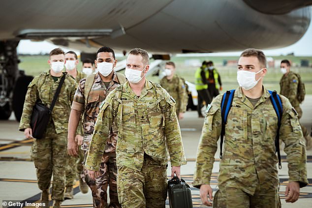 Los vecindarios más pobres de Sydney se prepararon el viernes para la aplicación militar del bloqueo en toda la ciudad después de que los números de infecciones no disminuyeron