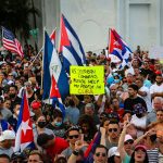 Biden dice que Estados Unidos apoya a los manifestantes cubanos mientras el régimen comunista reprime las manifestaciones