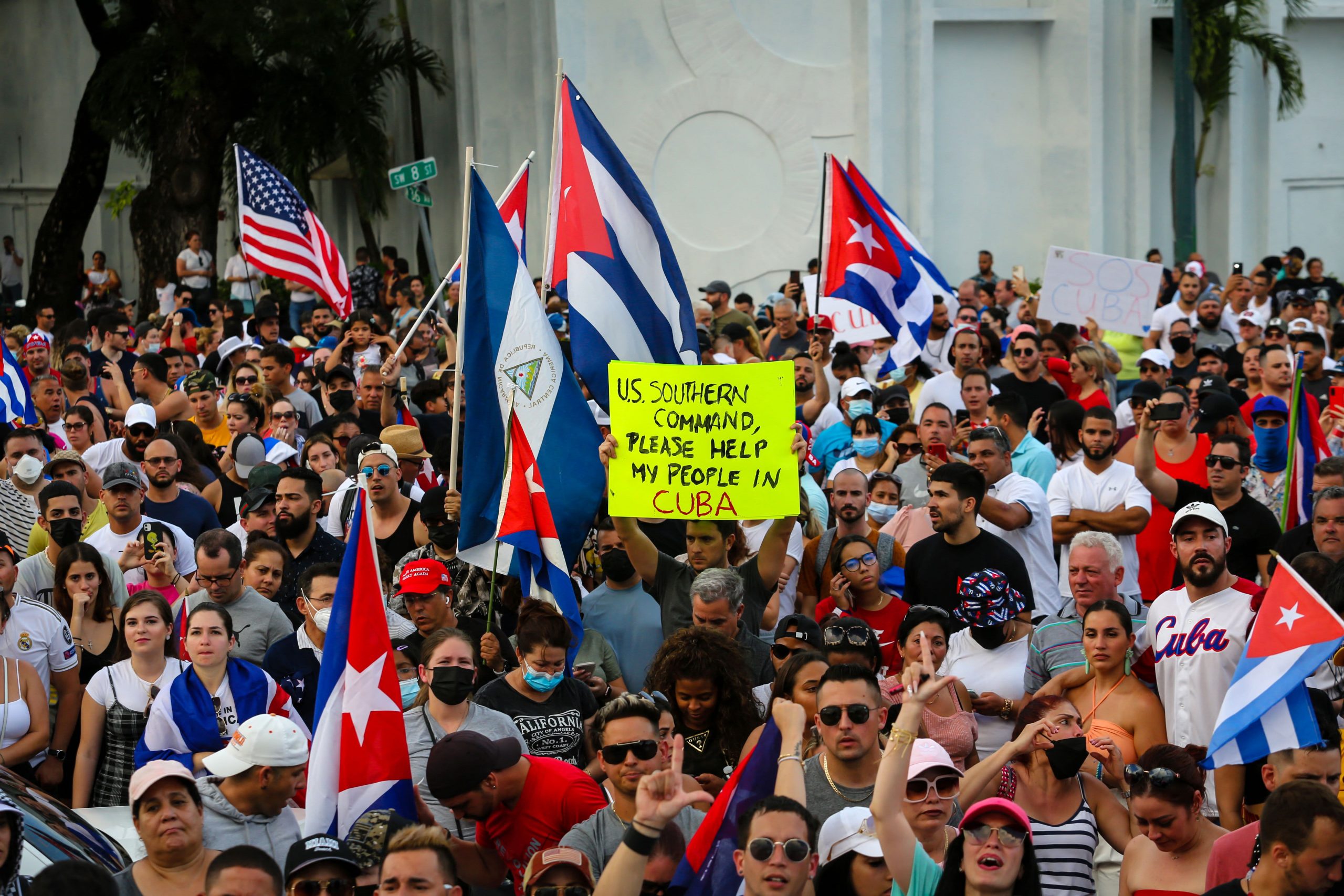 Biden dice que Estados Unidos apoya a los manifestantes cubanos mientras el régimen comunista reprime las manifestaciones