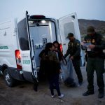 Biden planea acelerar el procesamiento de asilo y las deportaciones en la frontera