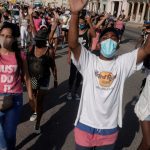 Casi 60 procesados ​​por manifestaciones en Cuba, dice alto funcionario