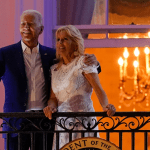 Celebrando el nacimiento de la nación, Joe Biden insta a los estadounidenses a ayudar a poner fin a la pandemia de Covid-19