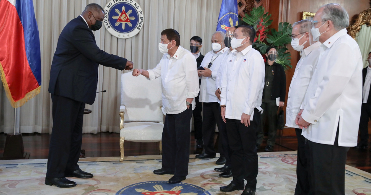 Duterte restaura acuerdo militar clave de Filipinas con EE. UU.