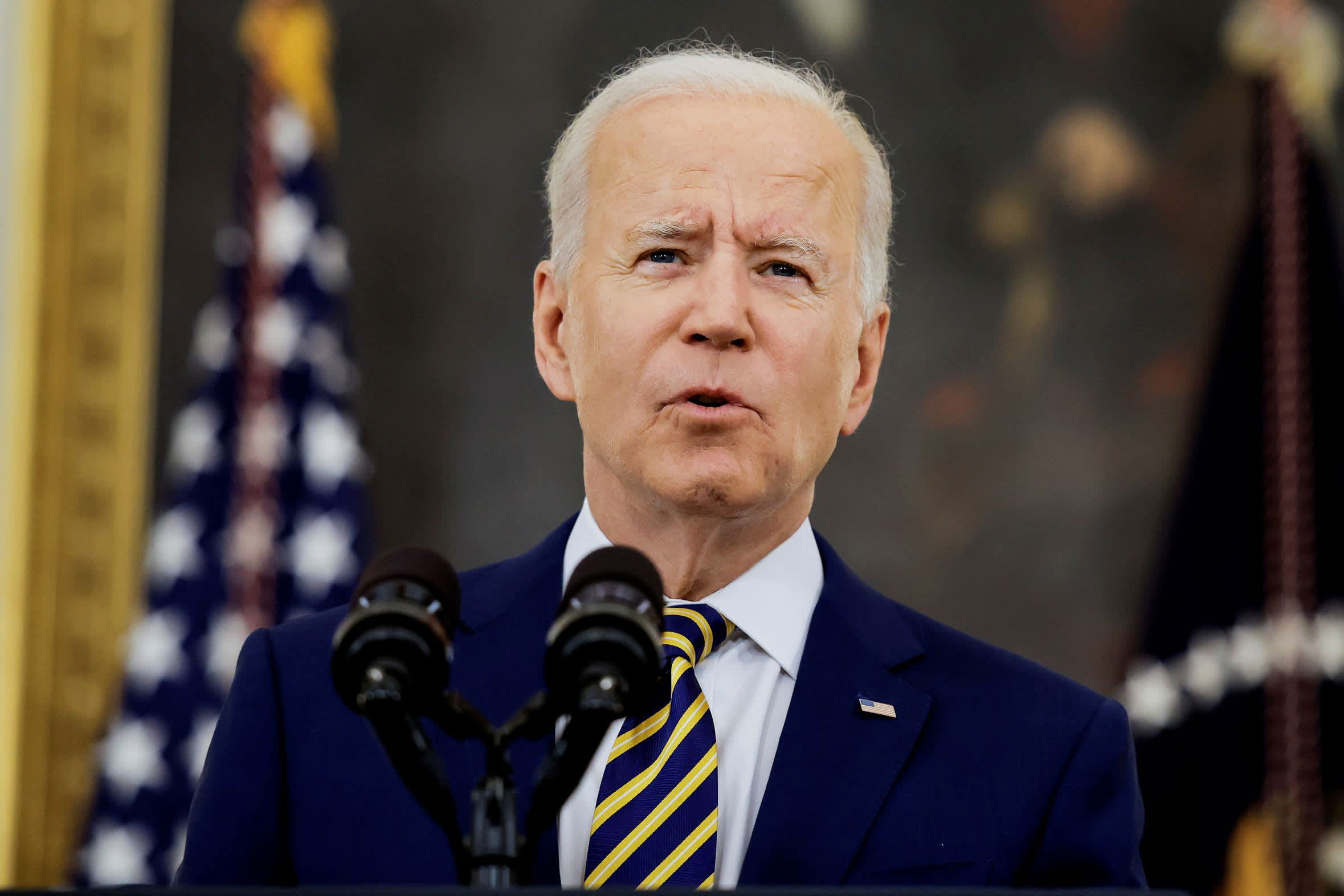 El nuevo impulso de la vacuna Covid de Biden se centra en trabajadores, estudiantes y consultorios médicos para sofocar la variante delta
