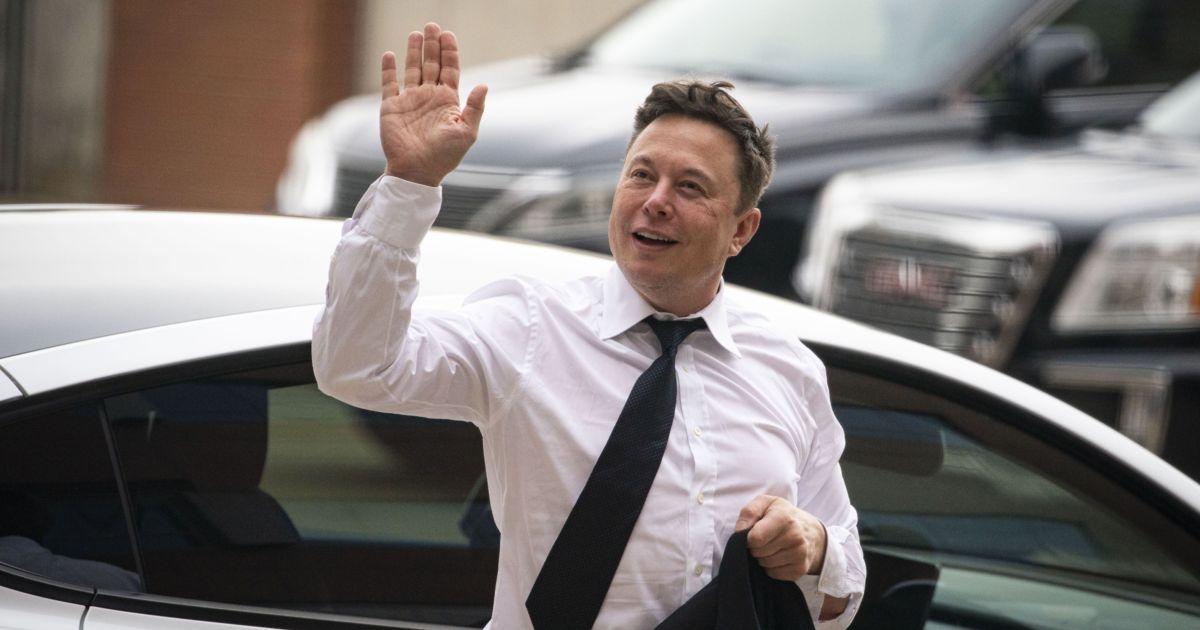 Elon Musk pelea con un abogado durante el juicio de Tesla-SolarCity