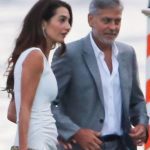 Familia: El representante de George y Amal Clooney ha dicho en un comunicado que la pareja no espera su tercer hijo juntos después de que se informó el viernes que el abogado estaba embarazada (la pareja aparece el 20 de julio en el lago de Como, Italia).