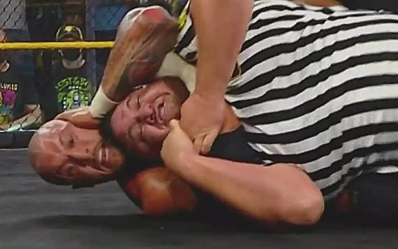 Karrion Kross asfixia a Samoa Joe en WWE NXT