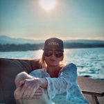 Radiante: Kim Cattrall se veía relajada en una foto bañada por el sol en Instagram el martes cuando el reinicio de Sex And The City se llevó a cabo sin su personaje Samantha Jones