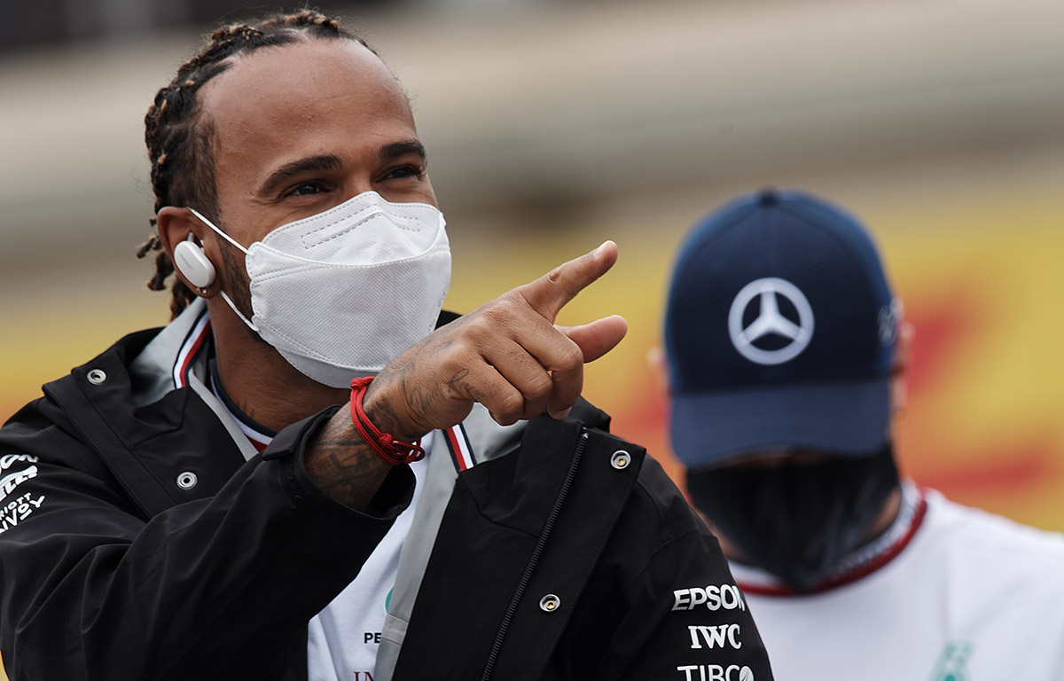 Lewis Hamilton firma un nuevo contrato con Mercedes hasta 2023
