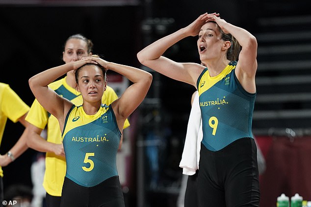 La campaña de los Juegos Olímpicos de Tokio de los Opals está en soporte vital después de que el equipo de baloncesto femenino de Australia tropezara con una desgarradora derrota por 76-74 ante China.