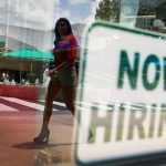 Los reclamos por desempleo alcanzan un nuevo mínimo pandémico, mientras que la manufactura de Nueva York alcanza un récord