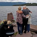 Memorial divide a los sobrevivientes 10 años después de la masacre de Noruega