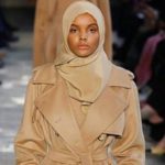 'Mi hijab siguió encogiéndose y se hizo más pequeño con cada sesión': Halima Aden sobre dejar de modelar
