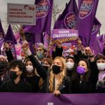 Mujeres de Turquía protestan por la retirada del tratado de protección de género