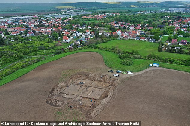 Una iglesia de 1000 años construida por Otto el Grande, el primer emperador del Sacro Imperio Romano Germánico, ha sido descubierta debajo de un campo de maíz en Alemania.