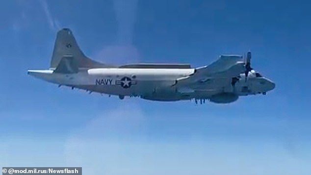 El avión de combate ruso interceptó un avión EP-3E 'Ares' de la Armada de los EE. UU., En la foto, sobre el Mar Negro.
