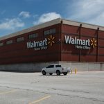 Walmart, el mayor empleador de EE. UU., Ordena al personal que vacune
