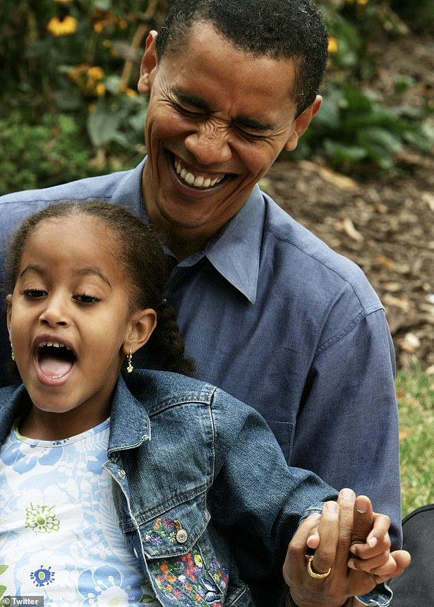 El expresidente, de 59 años, publicó una encantadora foto suya con Malia de pequeña