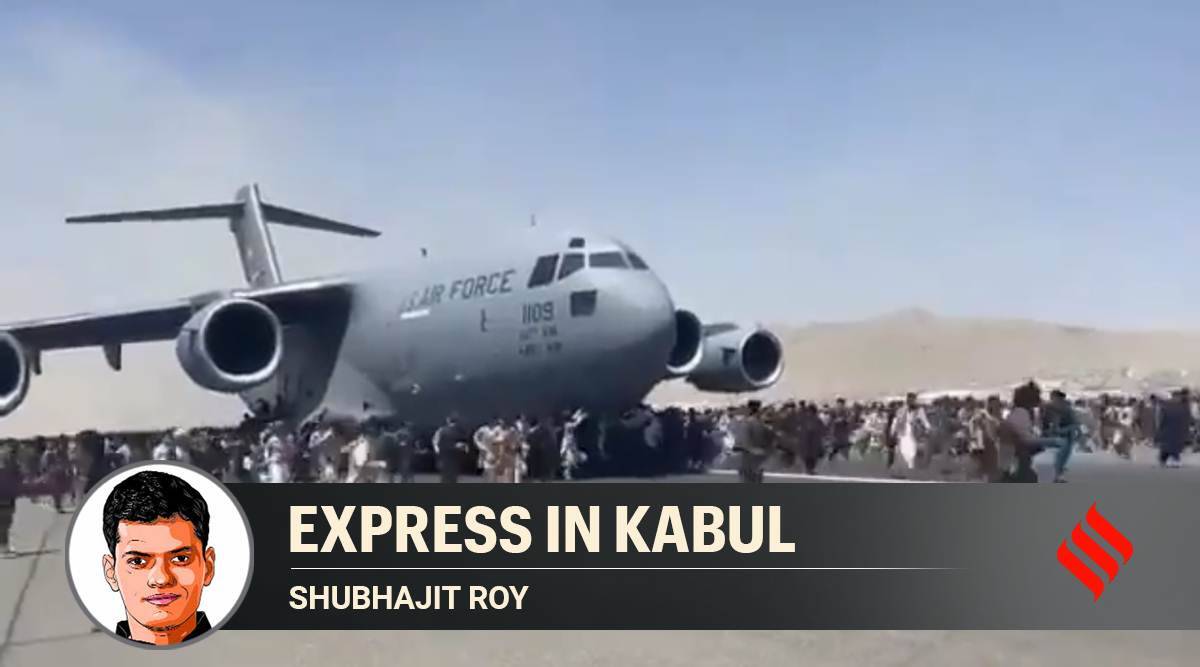 Crisis de Afganistán: día después de la caída, afganos temerosos y desesperados invaden el aeropuerto de Kabul en un intento por huir del régimen talibán