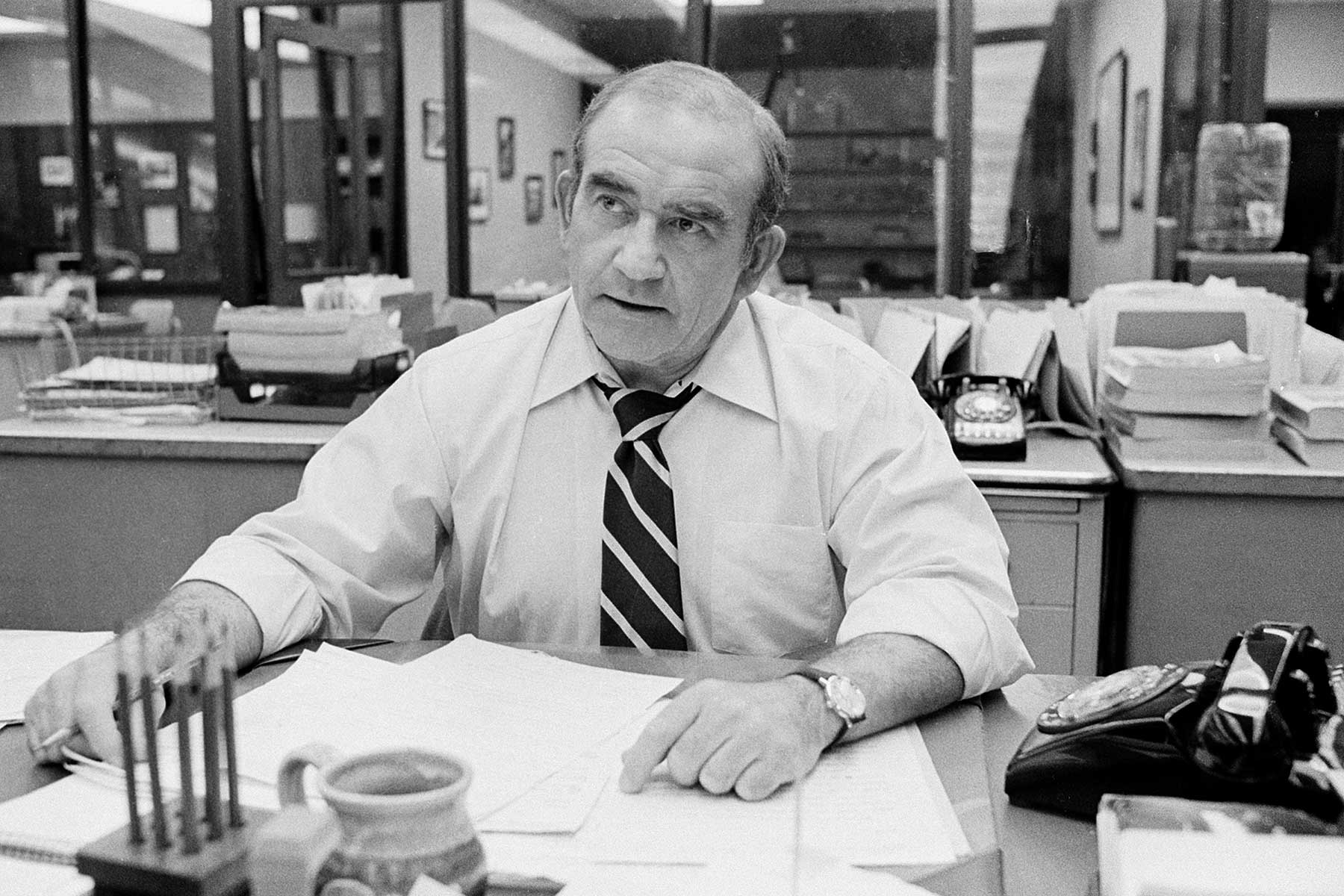 Ed Asner is shown in character as he portrays the city editor of the Los Angeles Tribune behind his office desk on the television drama "Lou Grant" in Los Angeles, Ca., Jan. 13, 1978.  (AP Photo)