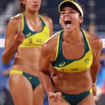 En la foto: Mariafe Artacho del Solar # 1 y Taliqua Clancy # 2 del Team Australia reaccionan mientras compiten contra el Team China durante la Ronda de 16 de voleibol de playa femenino en el día nueve del Tokio 2020