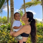 Kim Kardashian genera rumores de que le quitaron el relleno del trasero mientras luce un más pequeño