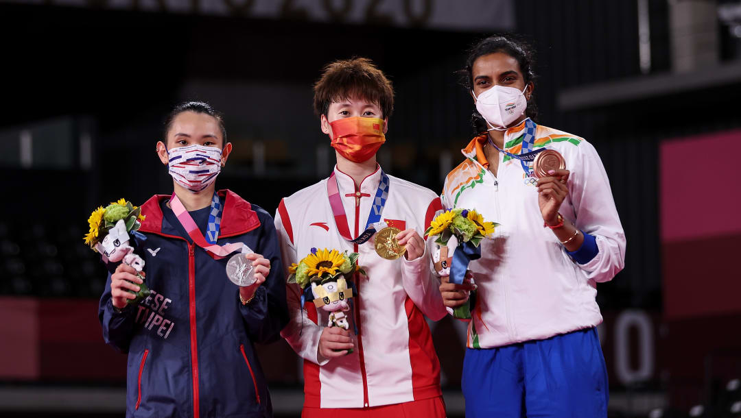 La china CHEN Yu Fei gana el oro individual femenino en bádminton
