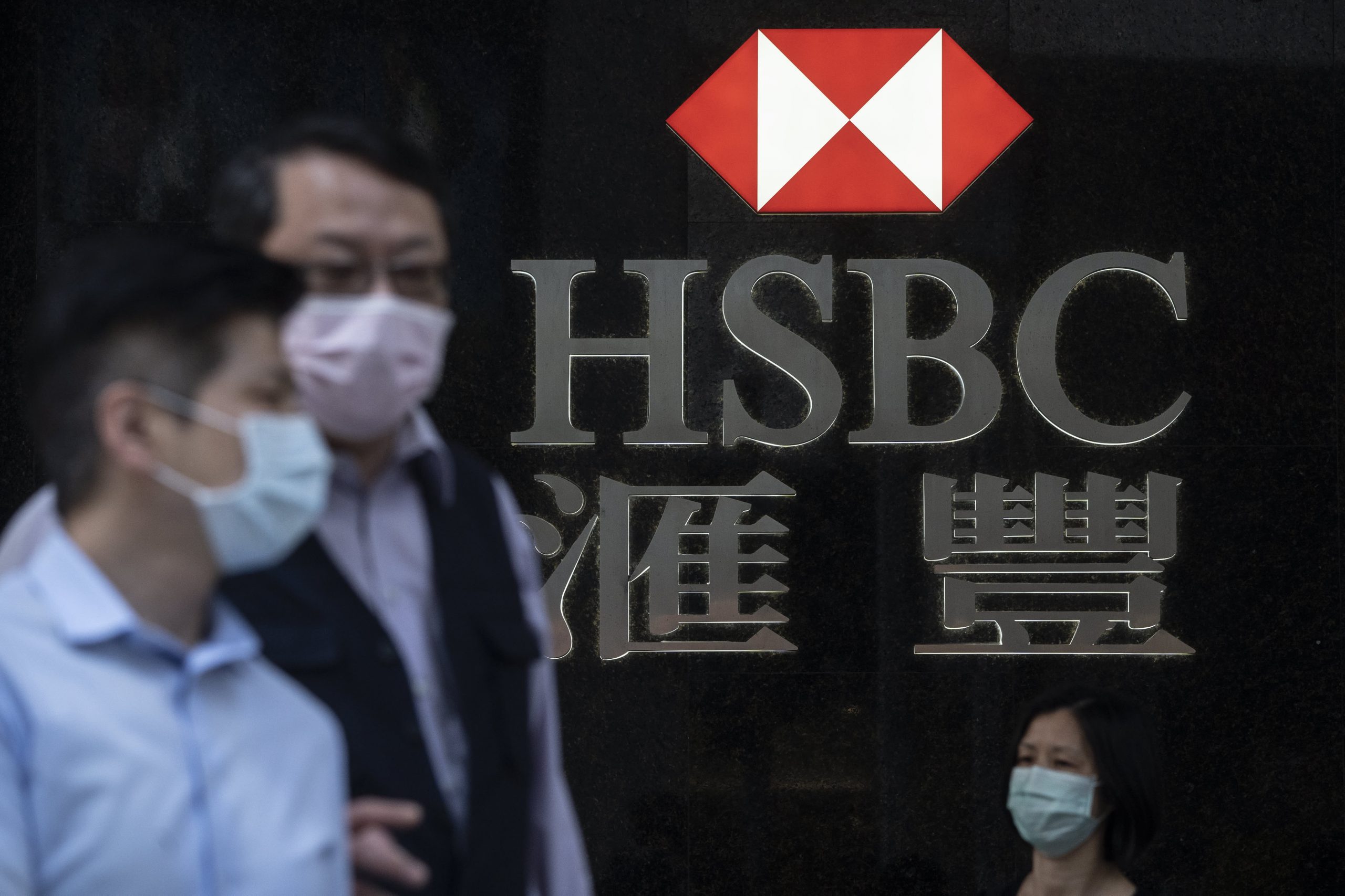 Las ganancias antes de impuestos reportadas semestralmente de HSBC se duplican con creces a $ 10.8 mil millones