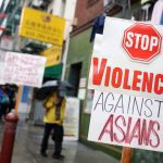 Los crímenes de odio contra los asiáticos y negros aumentan drásticamente en los EE. UU., Dice el FBI