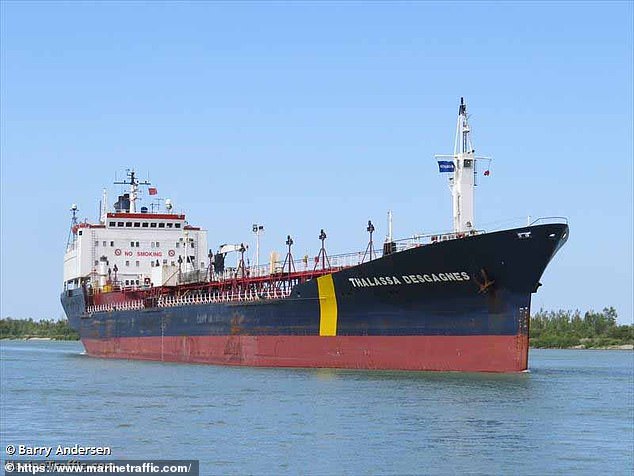 Dos fuentes identificaron el buque como el buque tanque de asfalto / betún Asphalt Princess con bandera de Panamá en un área en el Mar Arábigo que conduce al Estrecho de Ormuz, a través del cual fluye alrededor de una quinta parte de las exportaciones de petróleo marítimo del mundo.  En la imagen: un petrolero similar Asphalt Princess con un nombre diferente