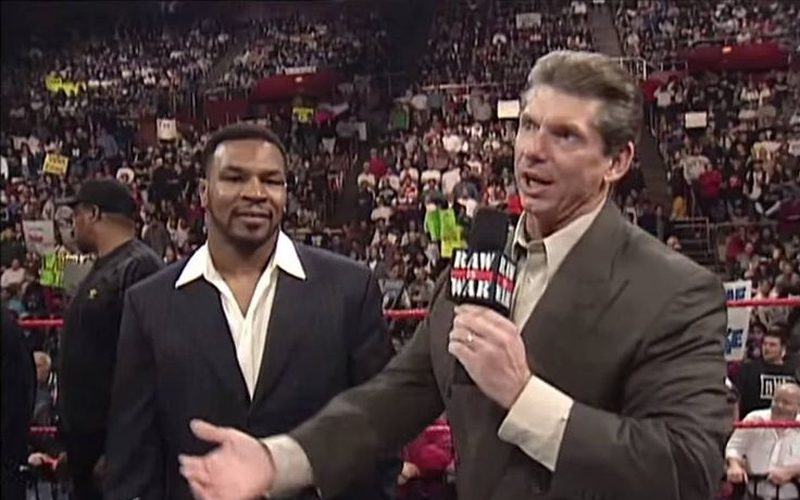 Vince McMahon habría intentado boxear a Mike Tyson, dice Kurt Angle