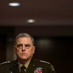 Bajo feroz ataque republicano, el general estadounidense Milley defiende llamadas con China