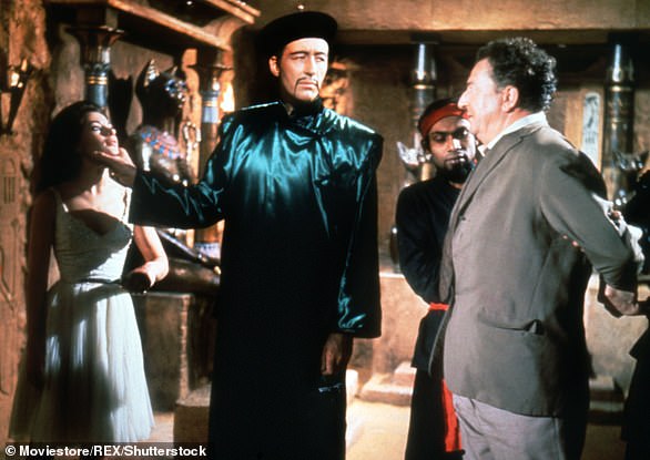 Christopher Lee en Las novias de Fu Manchu - 1966