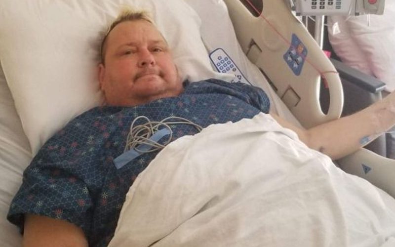 Brian Knobbs 'muy preocupado' por su futuro después de recibir más de 10 transfusiones de sangre
