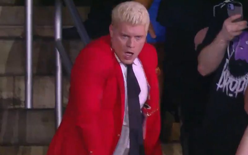 Cody Rhodes hace un regreso sorpresa con AEW Dynamite