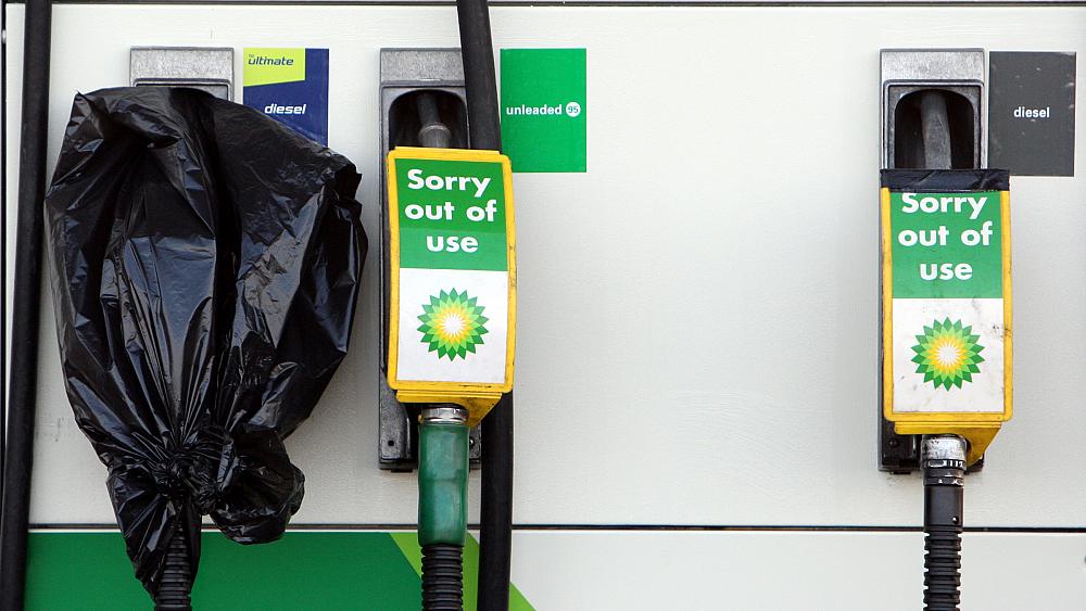 El Reino Unido flexibiliza las reglas de competencia para la industria del combustible debido a que las bombas de gasolina se secan