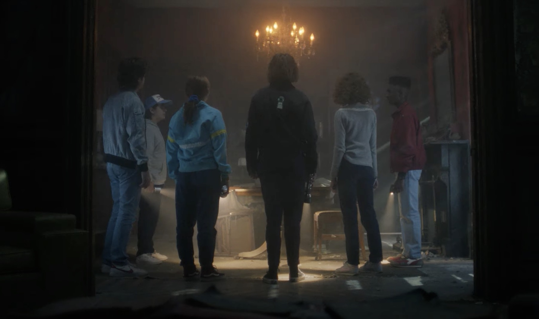 El equipo de 'Stranger Things' investiga una casa de asesinatos en el nuevo avance de la temporada 4
