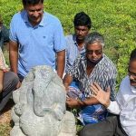 Un ídolo de piedra de 33 centímetros de Ganesh, el eliminador de obstáculos hindú, fue descubierto en Andhra Pradesh en la víspera de un festival que celebraba el nacimiento del dios con cabeza de elefante.