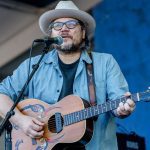 Escuche a Jeff Tweedy de Wilco cubrir el tema de 'Ted Lasso'