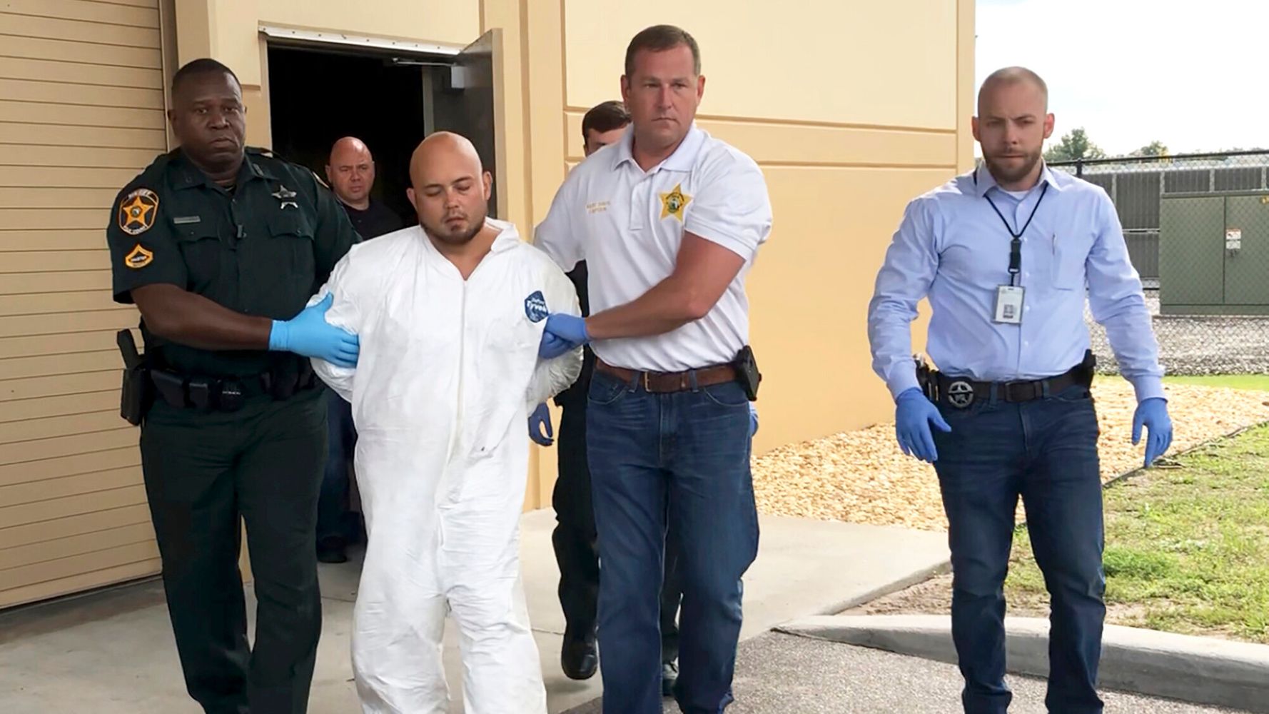 Exmarine detenido sin fianza en tiroteo mortal contra familia de Florida