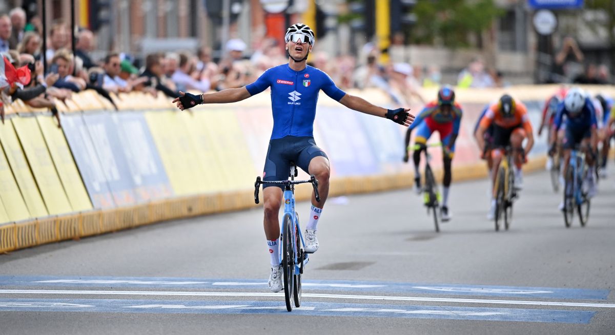 Filippo Baroncini triunfa en la carrera de ruta masculina sub-23 en el Campeonato del Mundo
