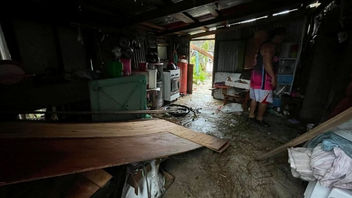 Fuerte tifón corta el suministro eléctrico y provoca inundaciones en el norte de Filipinas