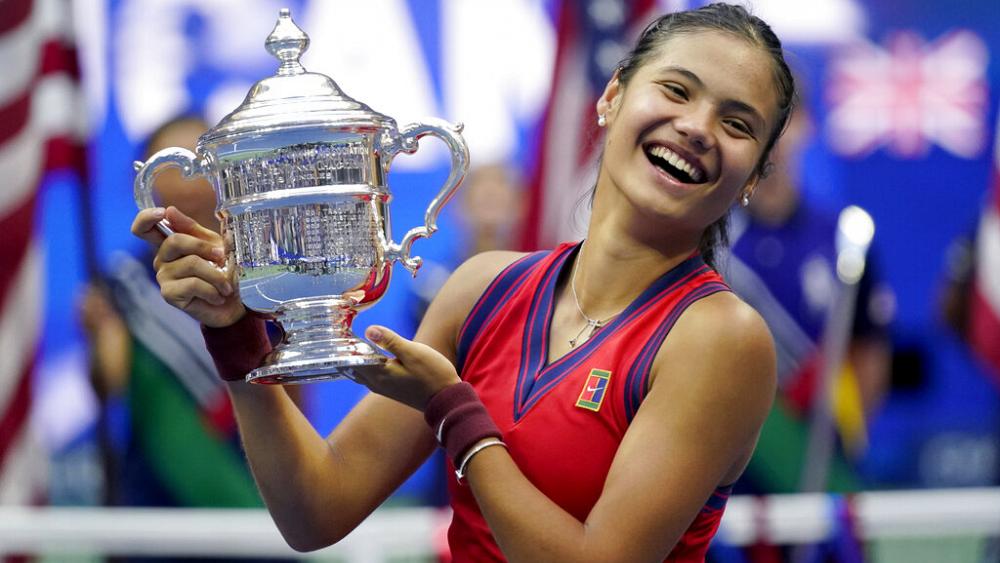 Gran Bretaña saborea una nueva estrella deportiva en el campeón de tenis Raducanu