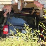 Hombre de Kingston se quedó sin hogar después de que un Jeep se estrellara contra una casa en la calle Montreal - Kingston