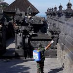 Indonesia puede reabrirse a los turistas de algunos países en octubre, dice el ministro