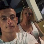 Dale Hannon, de 21 años, murió repentinamente mientras estaba de vacaciones en Tenerife con su pareja Chloe Higgins, de 26 años.