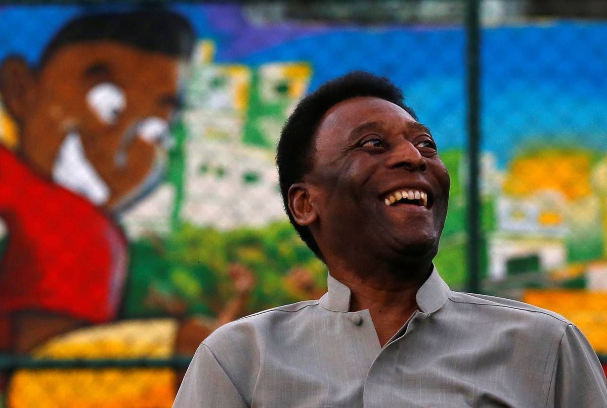 La leyenda del fútbol Pelé permanece en cuidados intensivos después de la cirugía